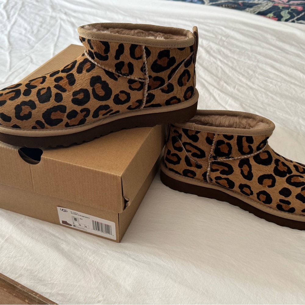 UGG Mini Ultra Spotty women’s Size 8 NIB, NWT